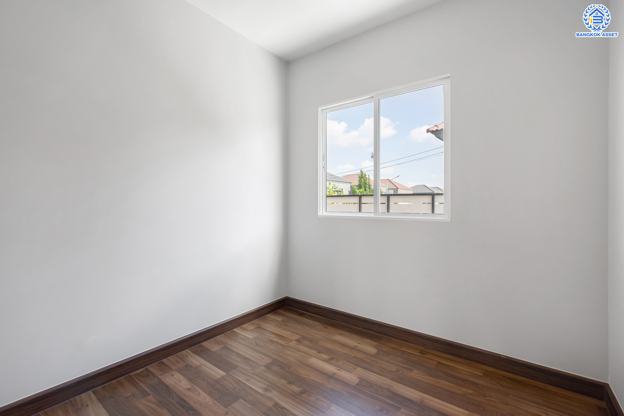 ทาวน์เฮ้าส์มือสองนนทบุรี ม.วิลเลตไลท์ ราชพฤกษ์-ปิ่นเกล้า เนื้อที่ 17.2 ตร.ว. ฟังก์ชัน 3 ห้องนอน 2 ห้องน้ำ จอดรถได้ 2 คัน  บนทำเลสะดวกสบาย เดินทางง่าย เข้า-ออกได้หลายเส้นทาง ทั้งทางราชพฤกษ์ กาญจนาภิเษก และนครอินทร์ เพียง 5 นาทีถึงจุดขึ้นทางด่วน "ศรีรัช"